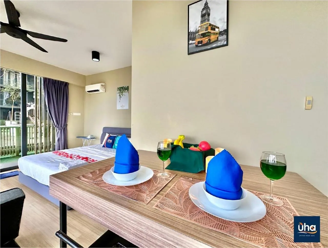 Cube 8 Teens Taman Mount Austin Apartment By Uha Johor Bahru 0*,  Ma­lay­sia