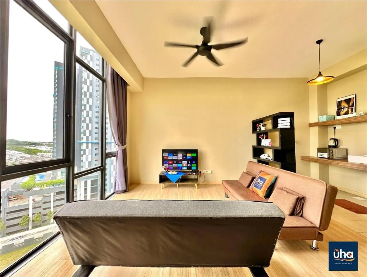 Cube 8 Teens Taman Mount Austin Apartment By Uha Johor Bahru Ma­lay­sia