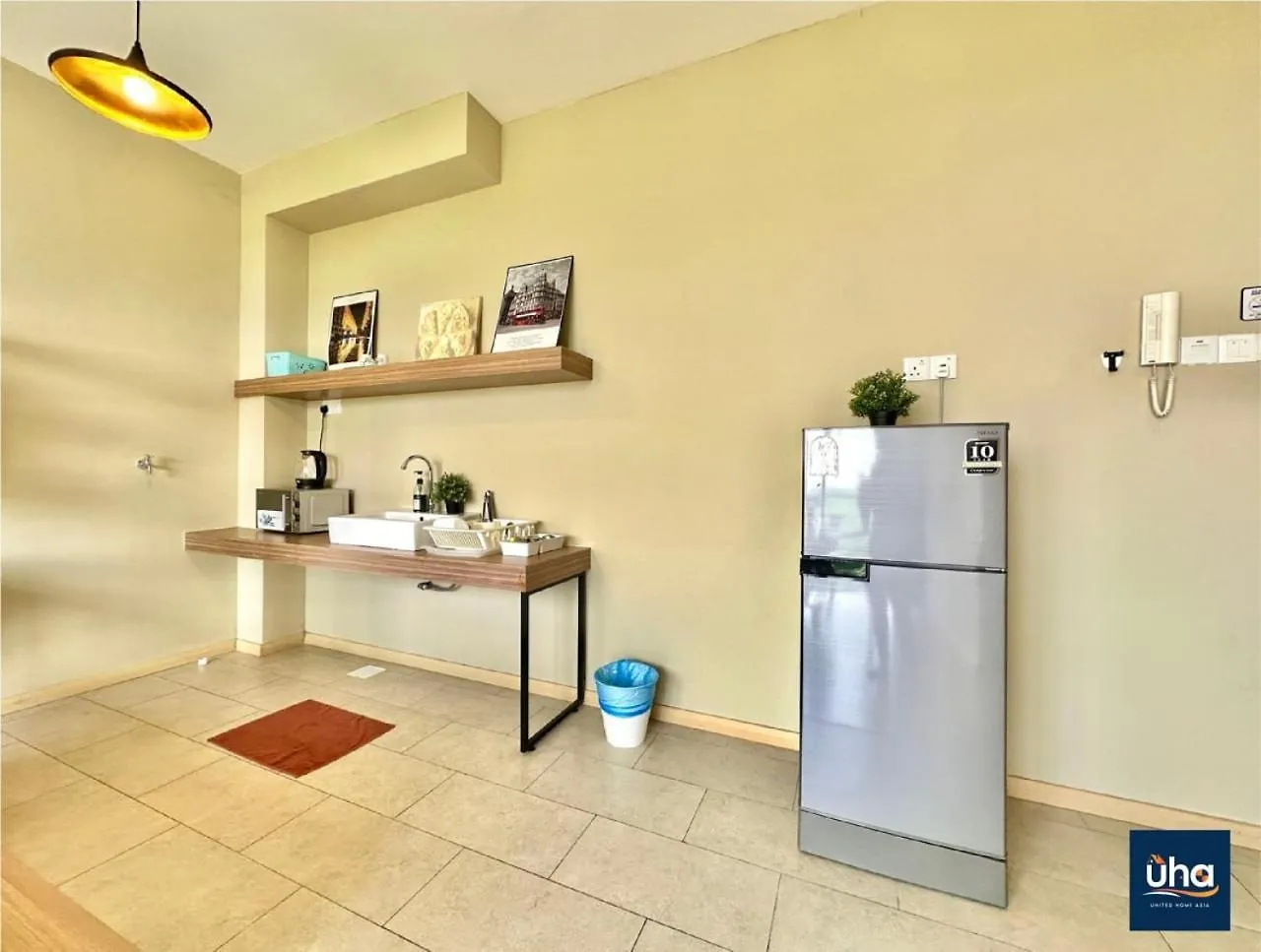 Cube 8 Teens Taman Mount Austin Apartment By Uha Johor Bahru 0*,  Ma­lay­sia